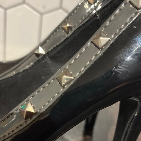 Suzy Shier Black Patent Studded Heels - Picture 4 of 8